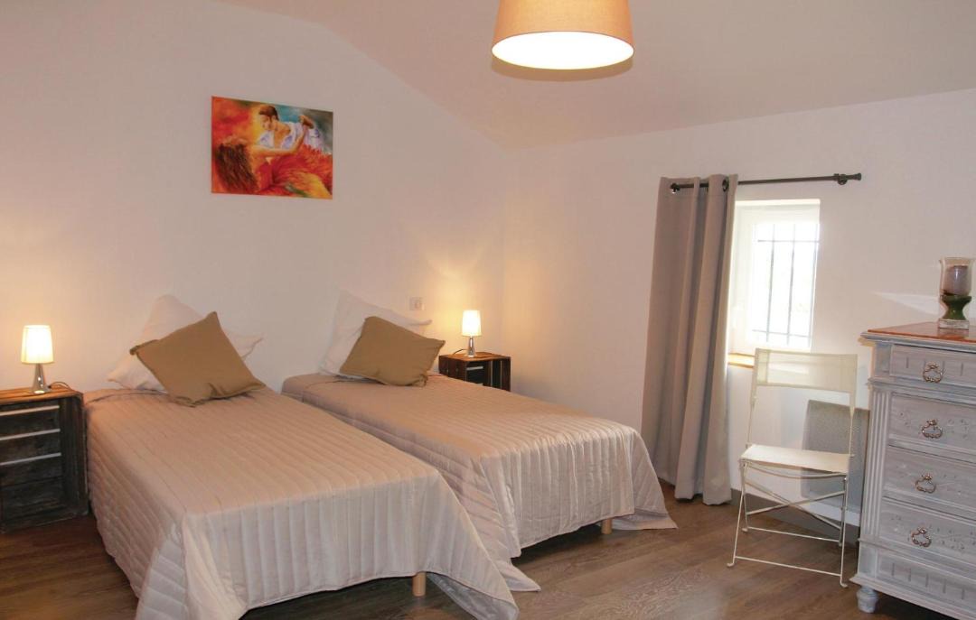 Photo of Bedroom in Pernes-les-Fontaines