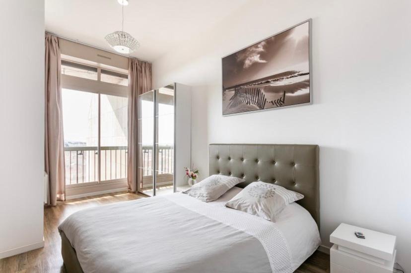 Photo of Bedroom in Comedie