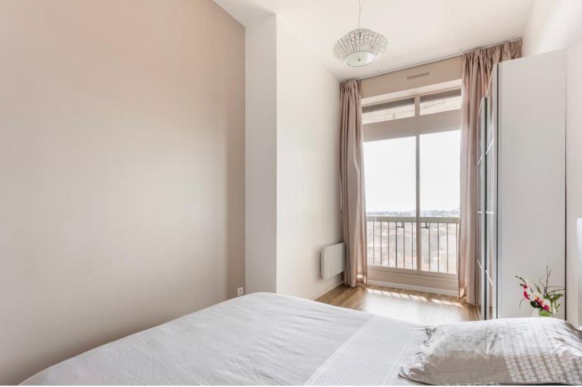 Photo of Bedroom in Comedie
