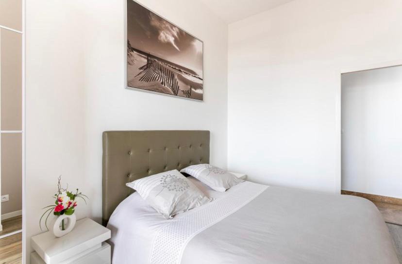 Photo of Bedroom in Comedie