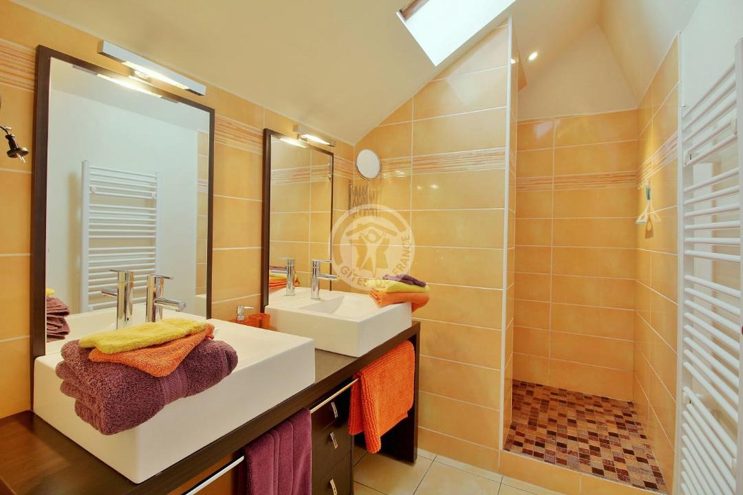 Photo of Bathroom in Campan