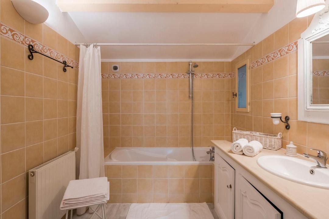 Photo of Bathroom in Castillon-du-Gard
