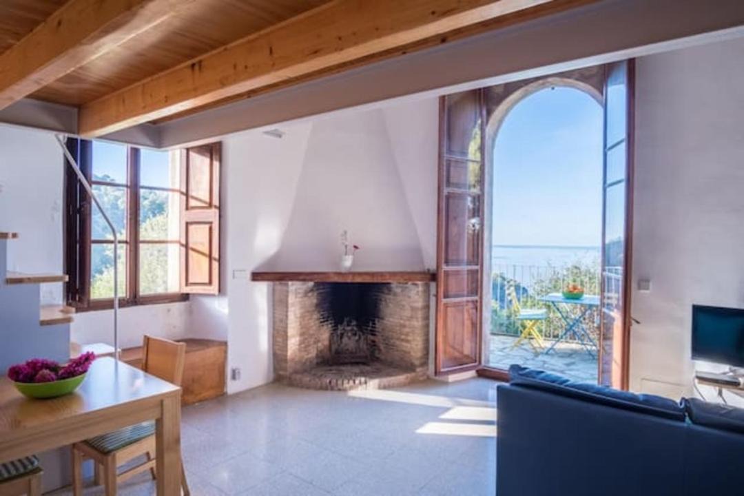 Photo of Livingroom in Deia