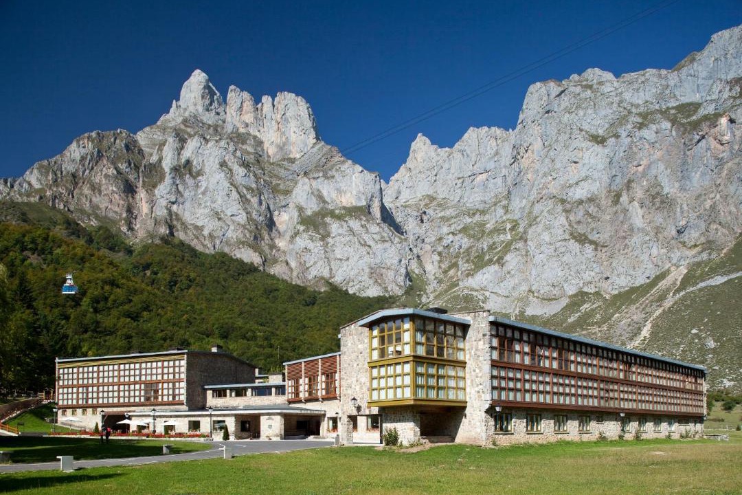 Photo of Buildings in Fuente De