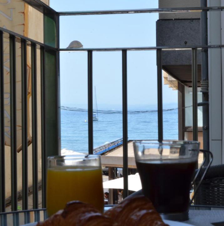 Photo of Patio Balcony in Roses Town Center