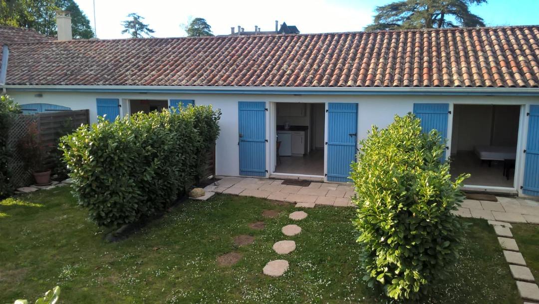 Photo of Buildings in Escos