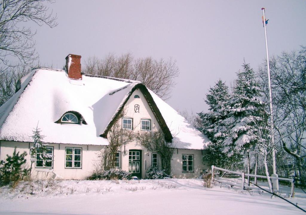 Photo of Buildings in Tating