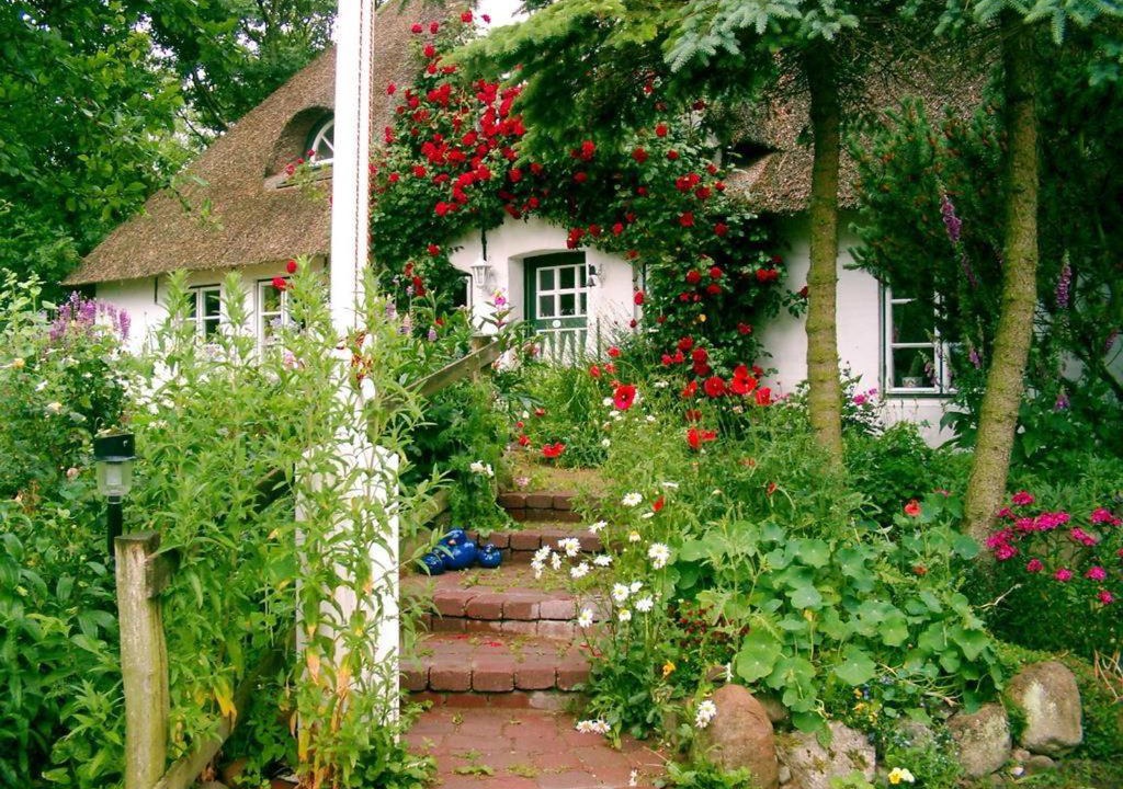 Photo of Buildings in Tating