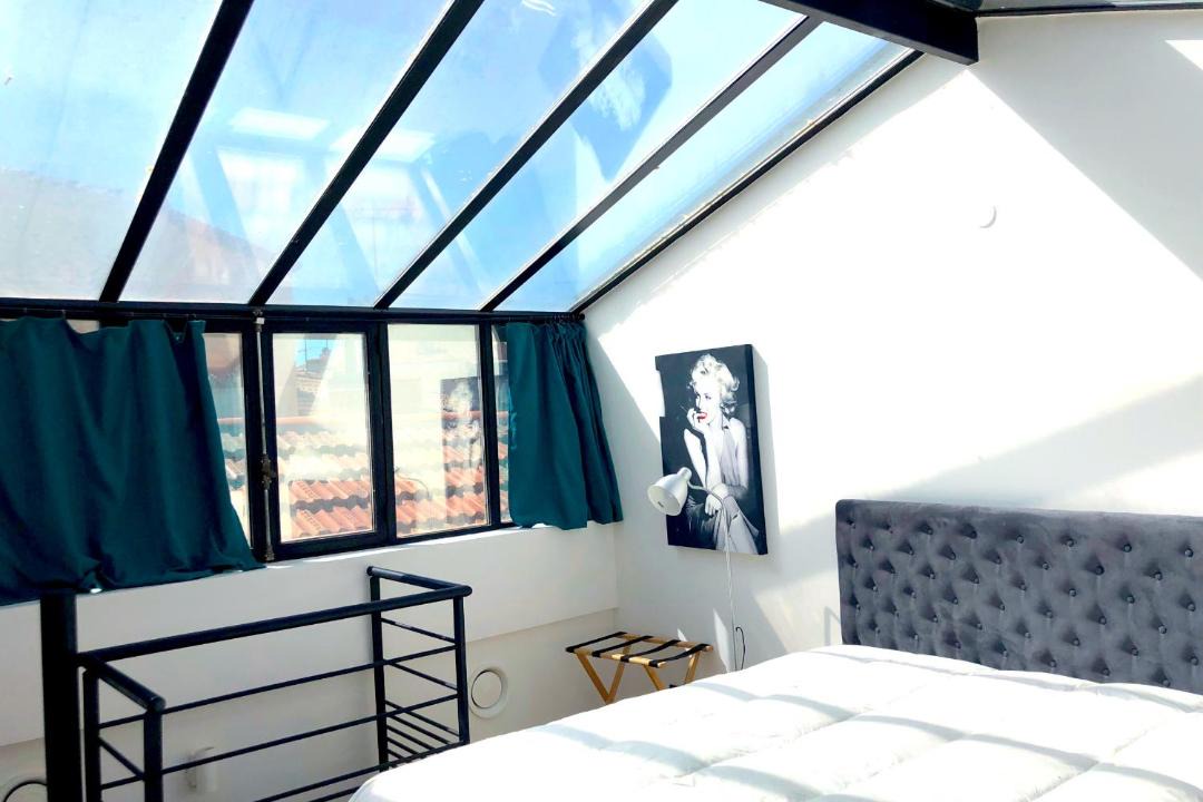 Photo of Bedroom in Comedie
