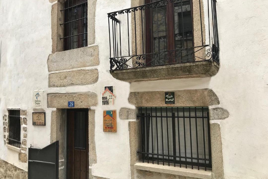 Photo of Buildings in Navalguijo