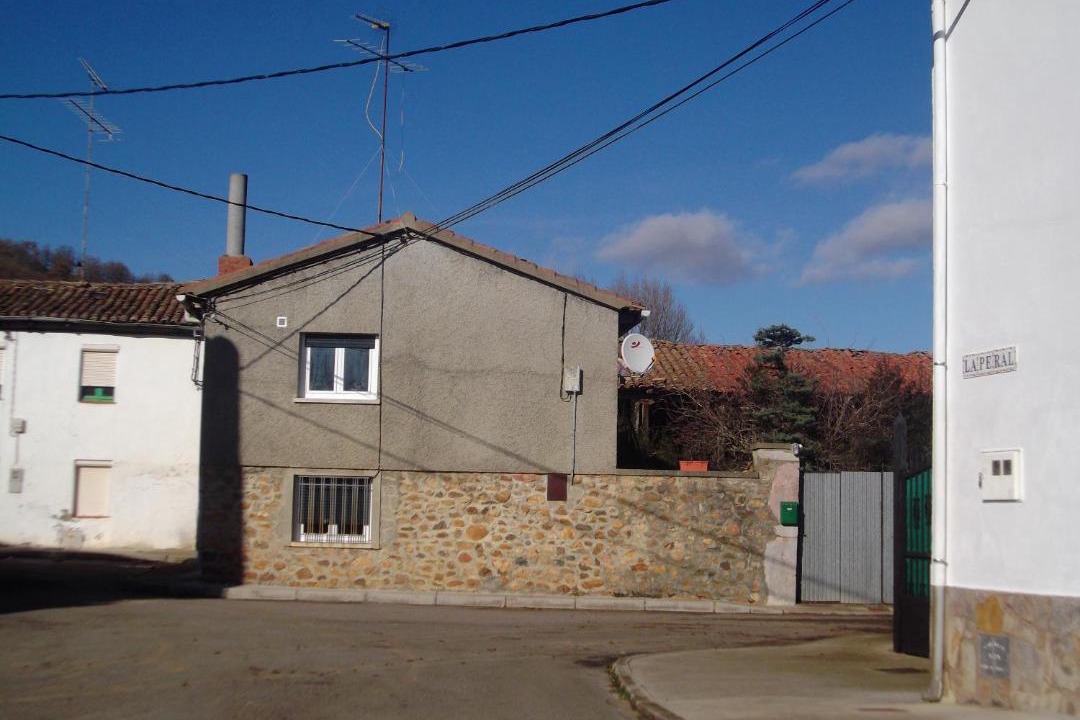 Photo of Buildings in Garrafe de Torio