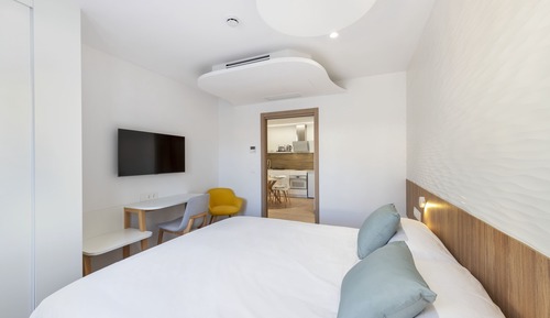 Premium Apartment, 2 Bedrooms, Pool Access, City View (Terrace)
