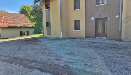 Two-Bedroom Apartment with Mountain View