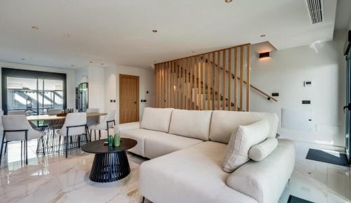 Four-Bedroom Luxury Apartment