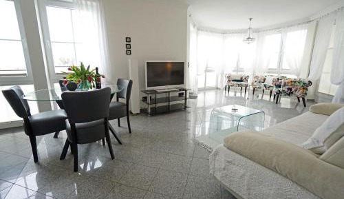 One-Bedroom Apartment with Terrace