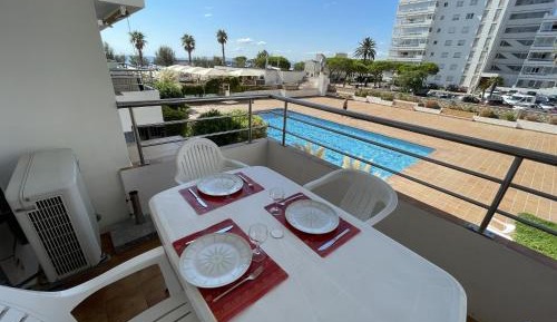 Apartment with Pool View 