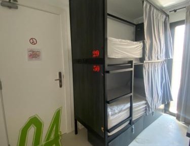 Bed in 8-Bed Mixed Dormitory Room