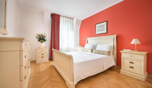Apartment with City View