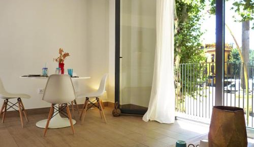 Exterior Two-Bedroom Apartment