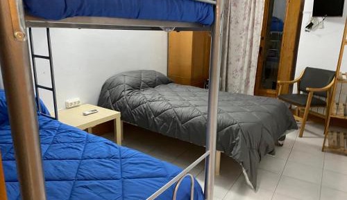 Basic Triple Room with Shared Bathroom