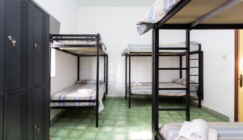 Single Bed in Mixed Dormitory Room