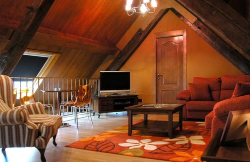 Villanueva de Aezcoa House | Holiday Home 'Casa Aguerre' with Mountain View, Private Terrace and Wi-Fi