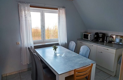 Hallig Langeneß Apartment | Apartment 'Fewo1 Wester - Hever' with Shared Terrace and Wi-Fi