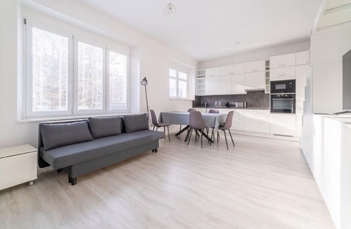 Dejvice Apartment | Majestic Urban Dwelling near Prague Castle