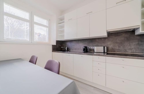 Dejvice Apartment | Majestic Urban Dwelling near Prague Castle