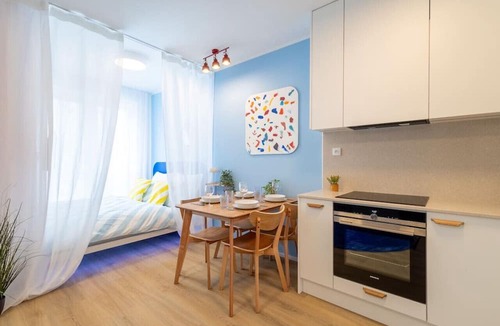 Holesovice Apartment | Colorful Apartment Balcony Free Parking