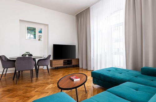Palmovka Apartment | City Buzz Apartment - O2 Arena - Sleeps 6