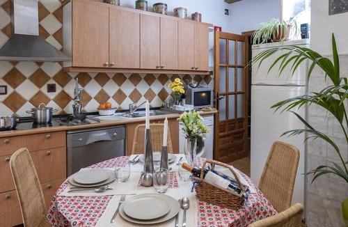 Siguenza House | Abad Casa Sigüenza una Preciosa Casa Rural con Porche, Barbacoa y Jardin Privado