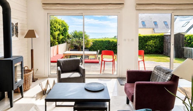 Tipoz'Immo Ty Emma with ocean view walking distance to the beach garden
