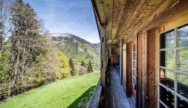 Chalet 'Familial Chaleureux' with Mountain View, Shared Terrace and Wi-Fi