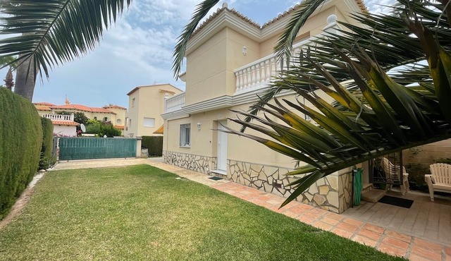 Exclusive duplex villa for rent 25 mt. from the beach private garden in Oliva !
