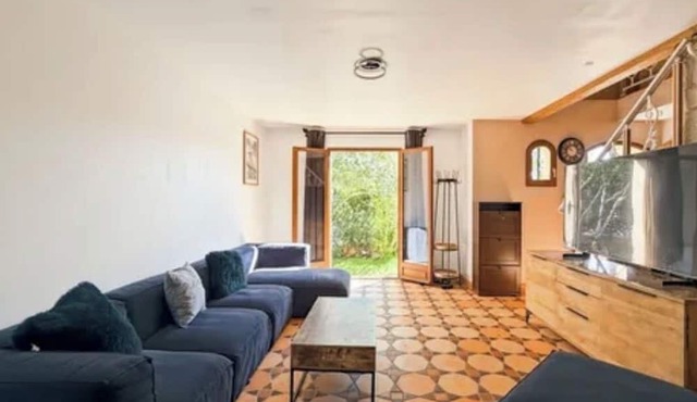 Chic House 10 Minutes from Paris with Parking